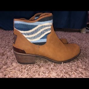 Ugg booties (for spring/fall/winter) w/ 1.5” heel